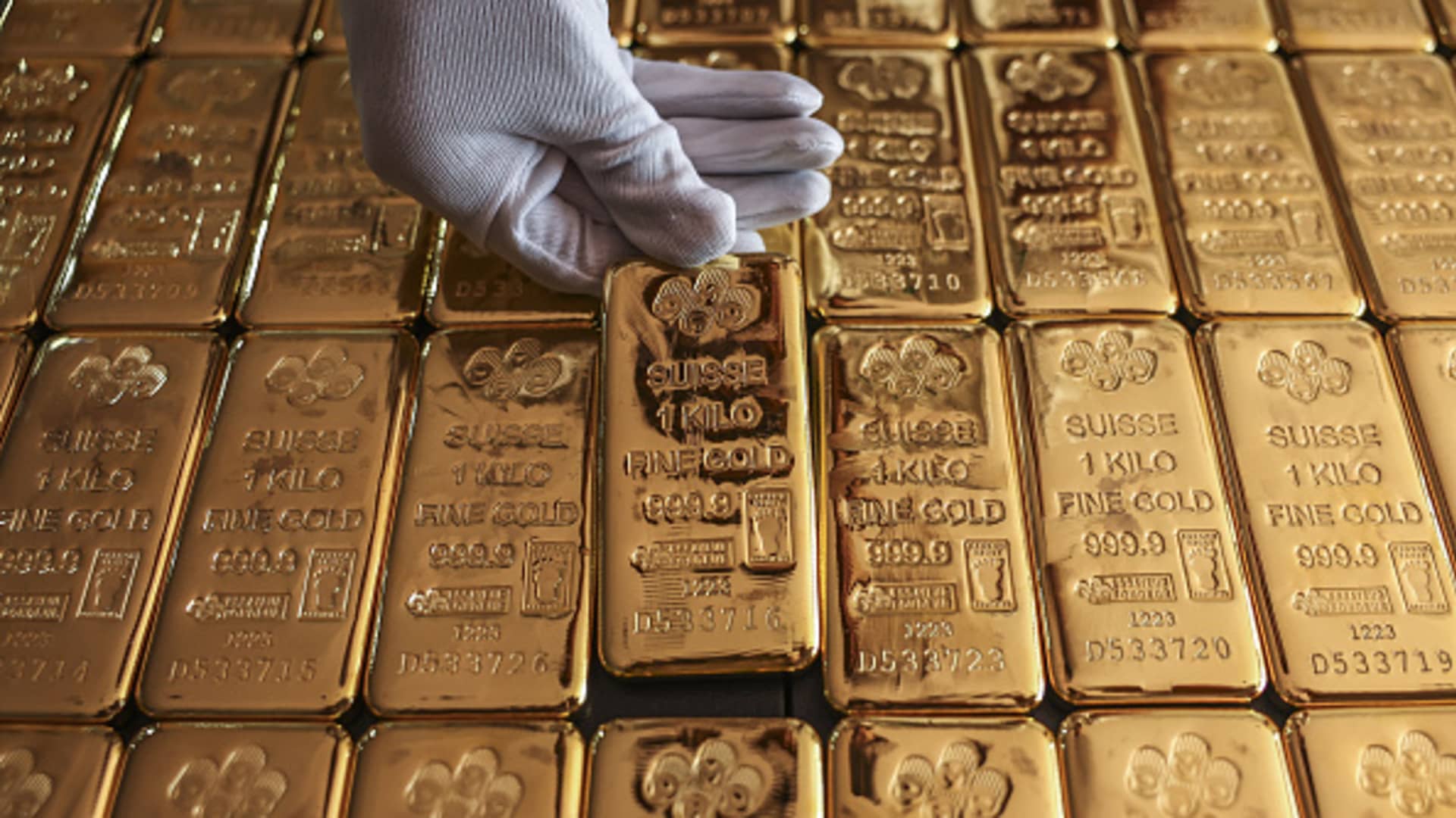 Market Daily Dose: Why Has Gold Dropped Below $4,000? Key Macro Drivers Explained